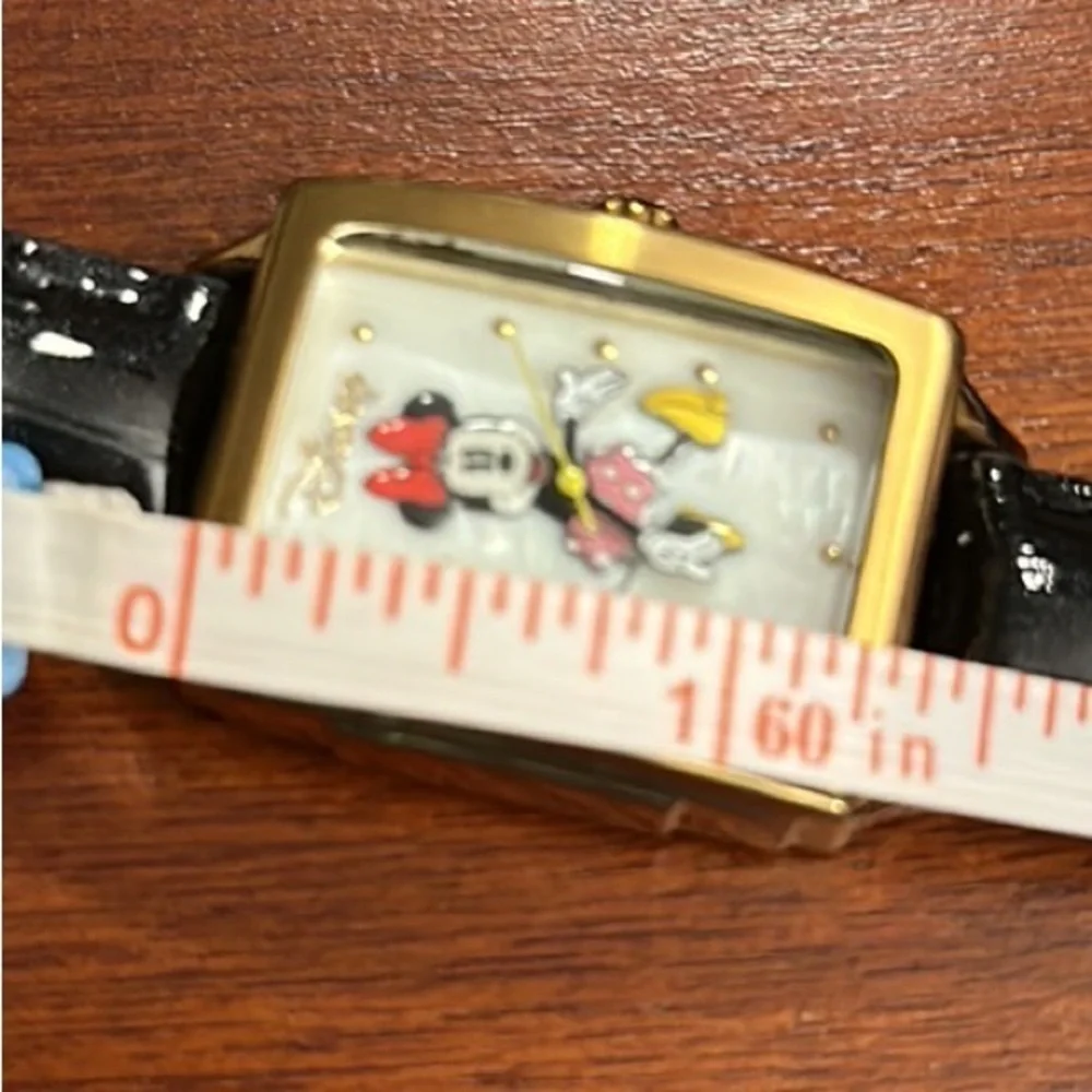 NWOT Disney Minnie Mouse large face watch MOP face & leather band